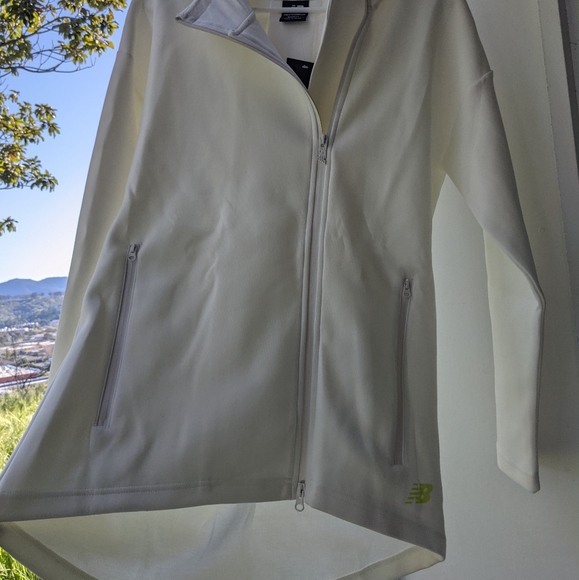 Cool NWT New Balance Athleisure Hooded Jacket - Picture 3 of 12